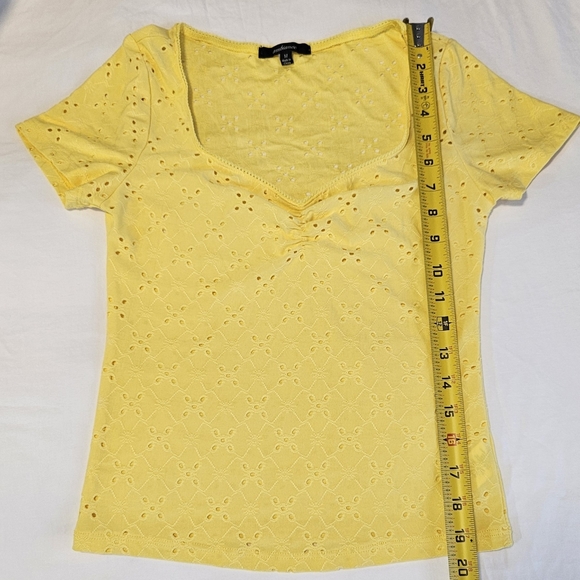 AMBIANCE Adorable Womens Short Sleeve Top, Bright Yellow, Sz M- Fits Tight - Picture 5 of 8
